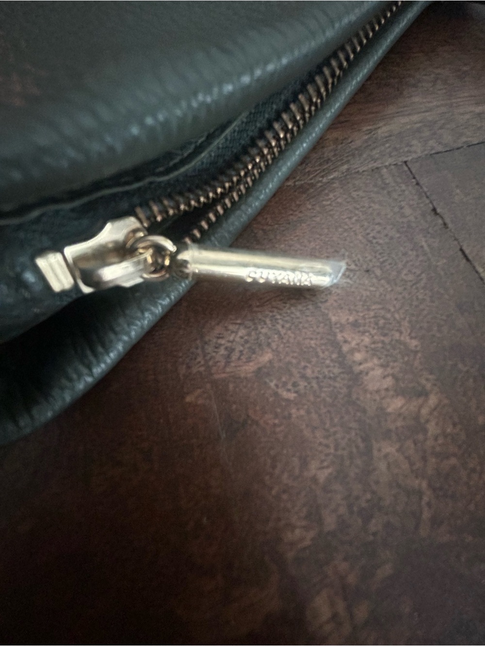 Cuyana Classic Easy Zipper Tote in Dark Olive - Picture 5 of 15